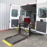 amenagement-transfert-personne-handicap-fauteuil-hayon-elevateur-1