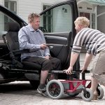 transfert de la personne en fauteuil roulant dans la voiture - Carony Classic