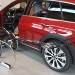 robot transfert fauteuil dans le coffre arrière voiture