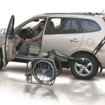 robot transfert fauteuil dans le coffre arrière voiture