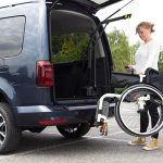 rue fixe pour fauteuil roulant avec levage et pivotement motorisés