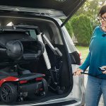 Carolift® 100 transfert du fauteuil dans le coffre de la voiture