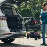 Carolift® 100 transfert du fauteuil dans le coffre de la voiture