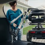 Carolift® 100 transfert du fauteuil dans le coffre de la voiture